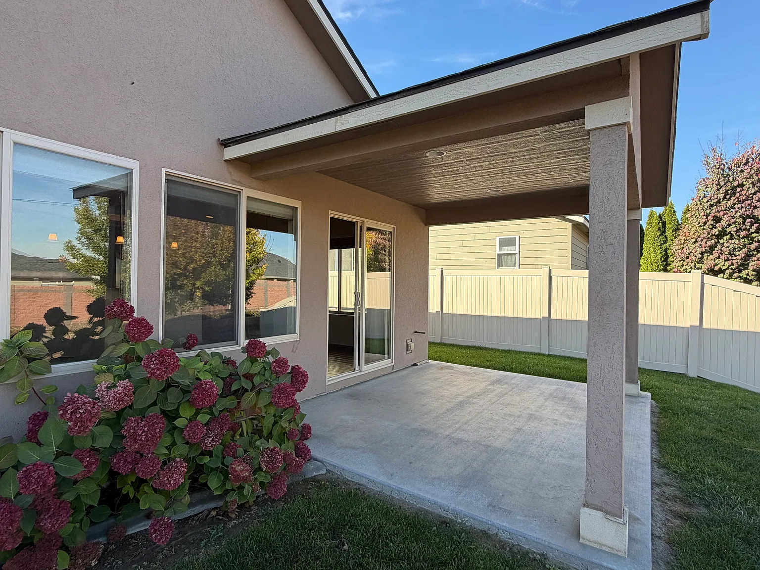 3 bed, 1695 sqft, $2,550 — Photo 3
