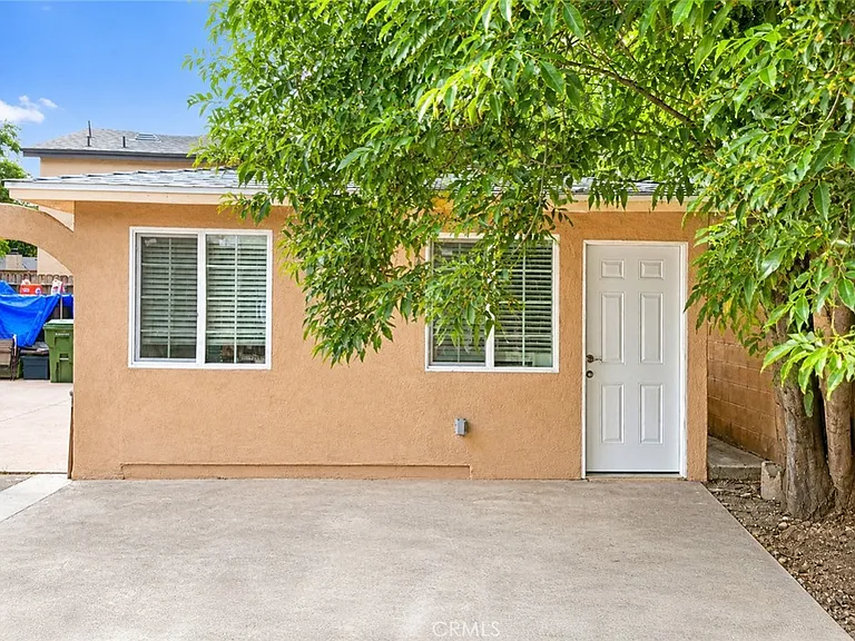 10117 Louise Ave — Photo 1