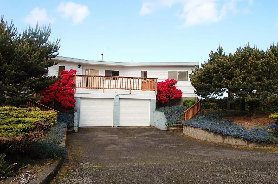 6451 NE Port Dr photo 1