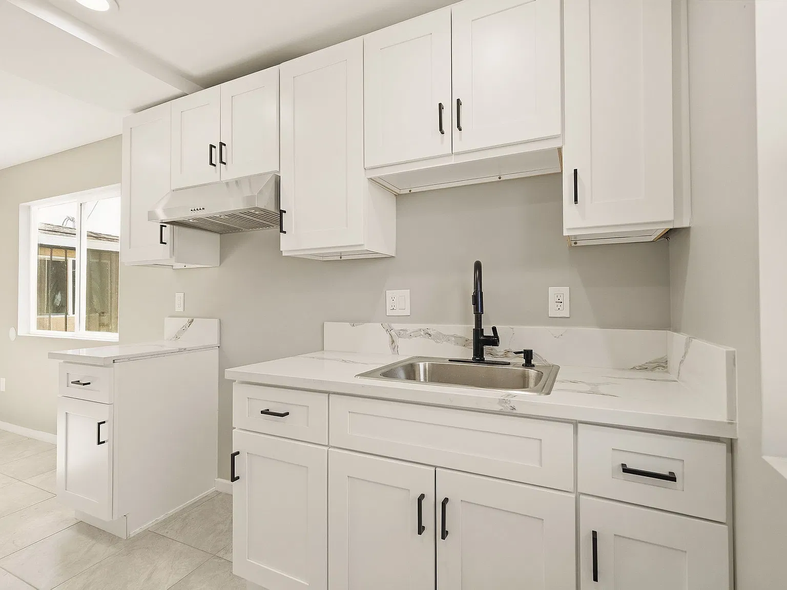 2 bed, 550 sqft, $2,050 — Photo 3