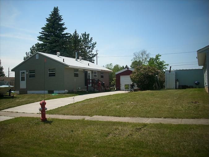2nd image of 33 Evergreen Ln