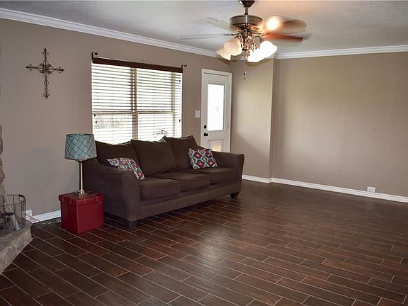 3rd image of 111 Bryn Mawr Ln