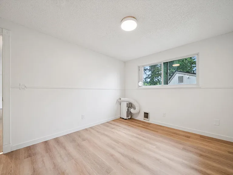 3924 SE 168th Ave — Photo 20