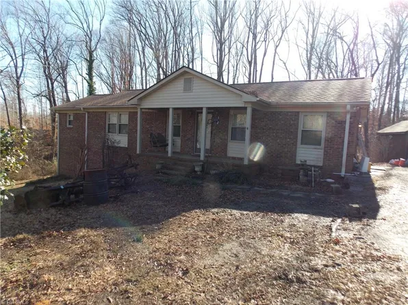 1004 Hillcroft Rd, Browns Summit, NC 27214