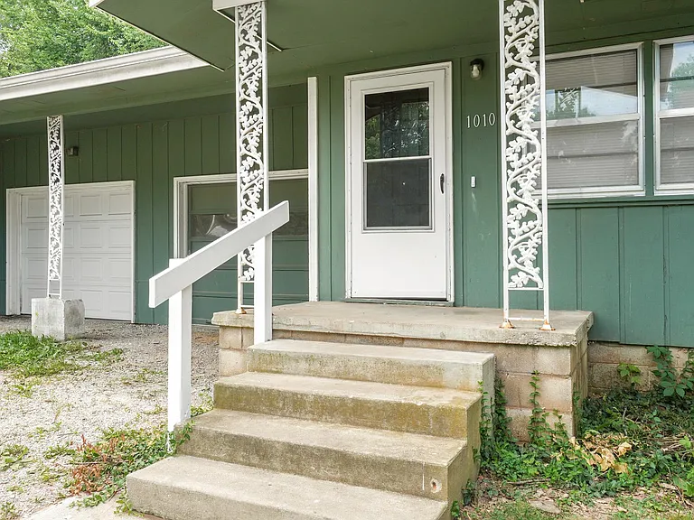 1010 W Lakewood St — Photo 4