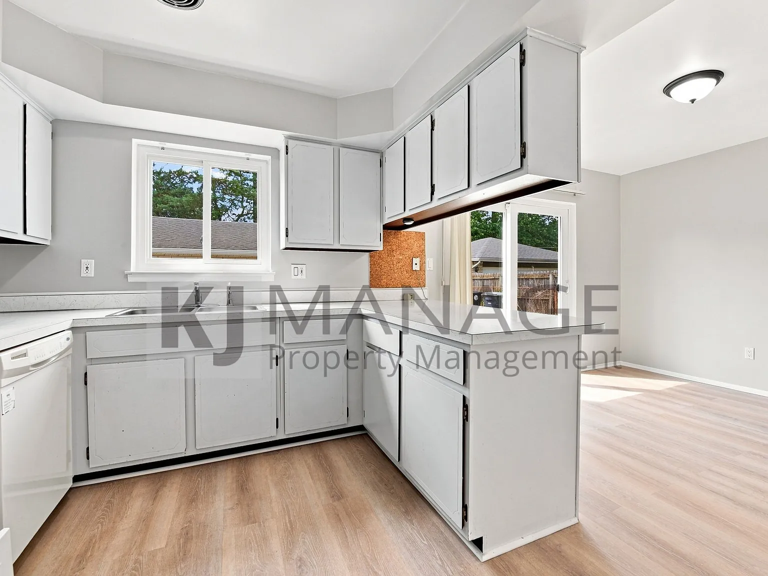 3 bed, 2.5 bath, 1142 sqft, $2,095 — Photo 4