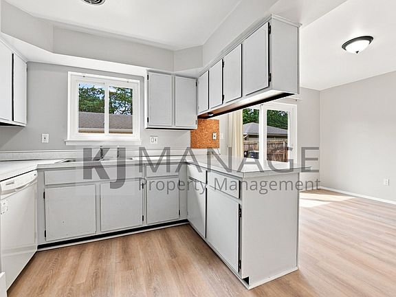 4th image of 19753 Merriman Rd