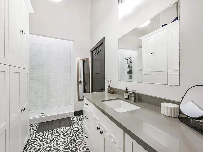 705 Main St #321 — Photo 18