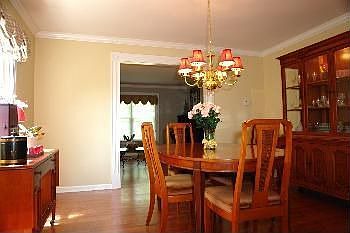 5th image of 615 Waterbury Ave