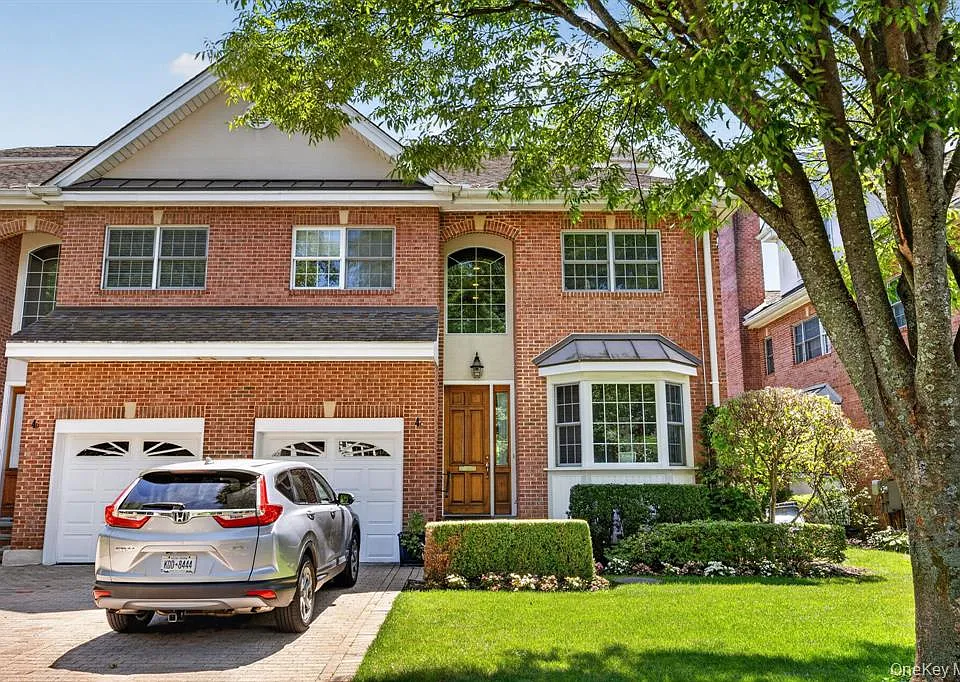 4C Nassau Dr