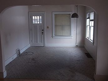 3rd image of 928 Arianna St NW