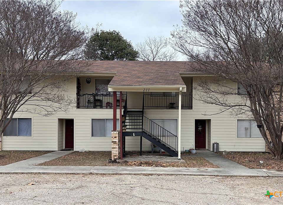 1st image of 211 W Cardinal Ln