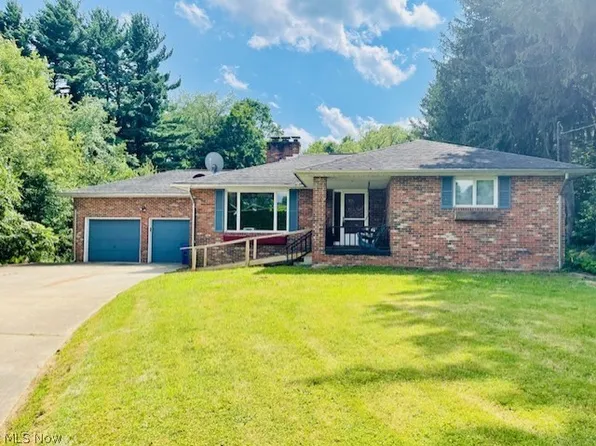 7740 Elm St, Masury, OH 44438