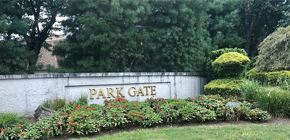 2nd image of 33 Park Gate Dr