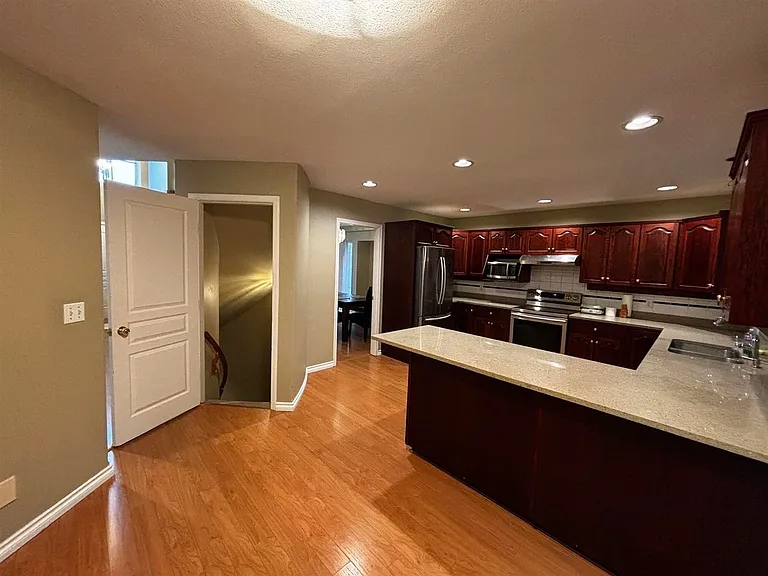 1605 Salal Cres — Photo 9