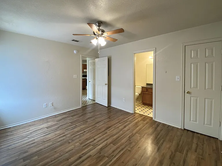 2801 Cantabrian Dr #C — Photo 8