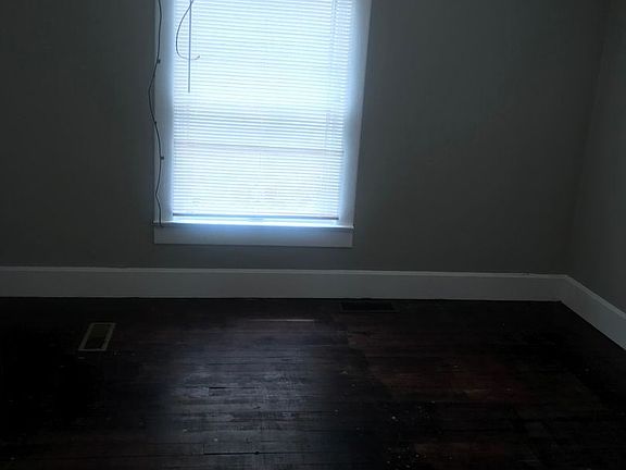 2nd image of 1420 1/2 Center St