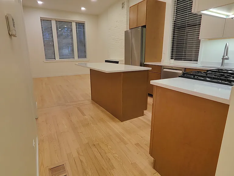 2132 W Potomac Ave #1 — Photo 5