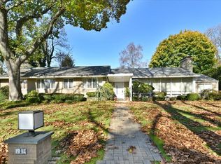 17 Hampton Rd, Great Neck, NY 11020