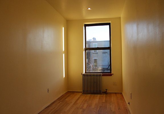 5th image of 374 Quincy St