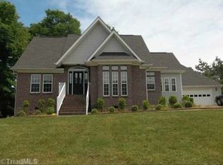 175 Lower Brook Ct, Clemmons, NC 27012