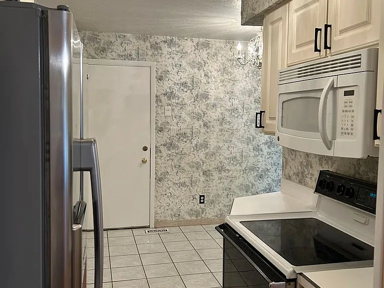 4456 Donna Dr — Photo 4