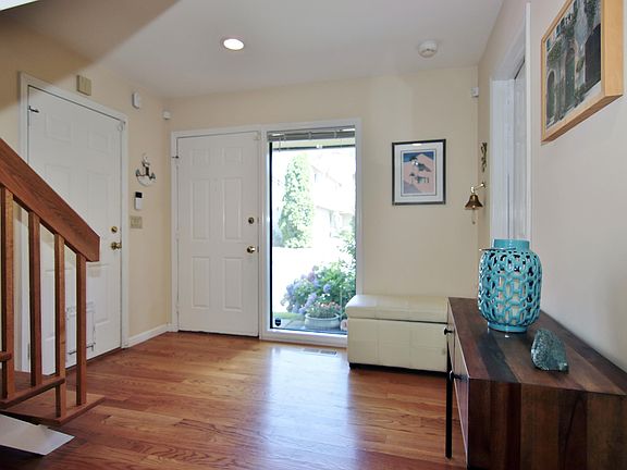 4th image of 320 Strawberry Hill Ave APT 34