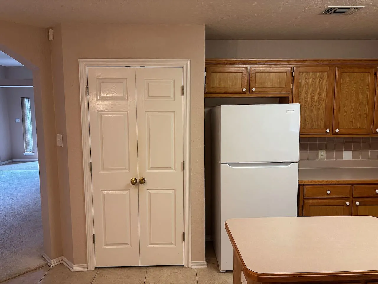 3 bed, 2.0 bath, 1715 sqft, $1,895 — Photo 3