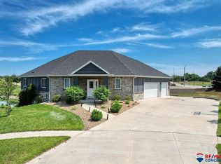 410 N 100th Cir, Lincoln, NE 68527