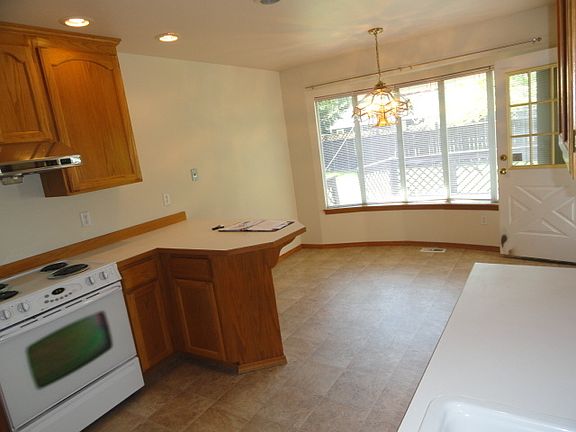 3rd image of 13812 108th Avenue Ct E