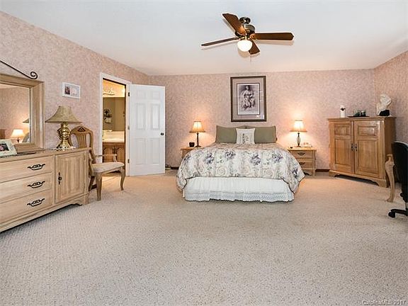 5th image of 3001 Southampton Cir