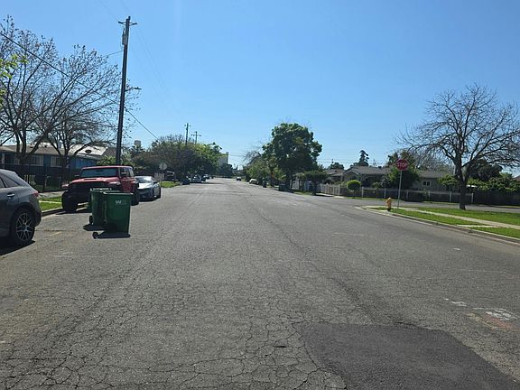 5th image of 521 Sharon Ave