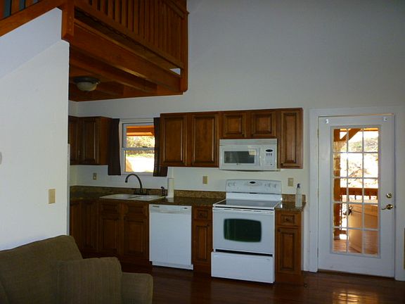 5th image of 111 Hillcrest Lane