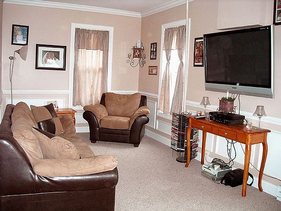 Wainscoting & Crown Molding