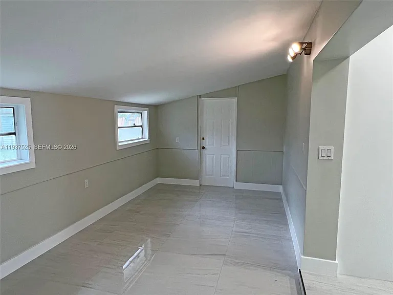 11962 SW 37th Ter — Photo 16