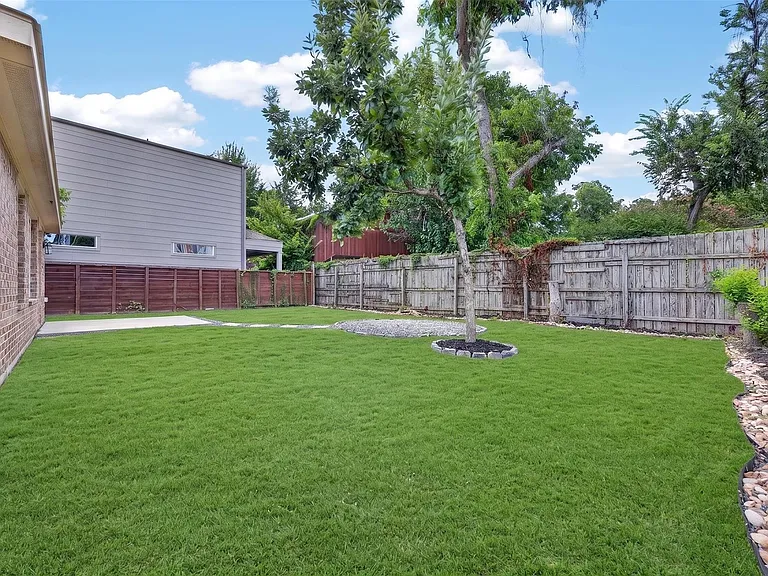 1302 Shearn St — Photo 32