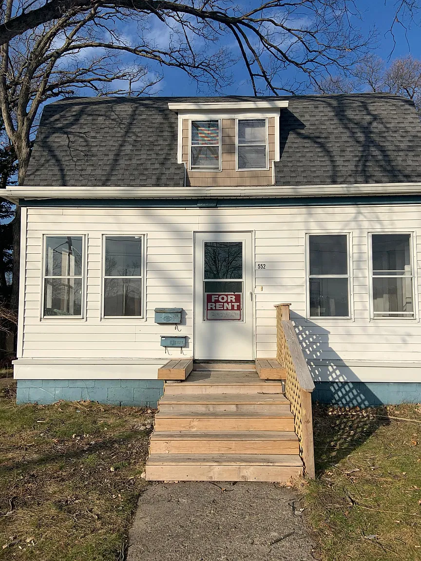552 Holliday St photo 1