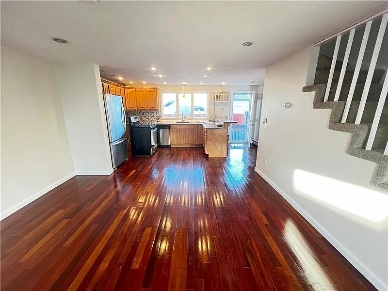 3 bed, 1660 sqft, $3,500 — Photo 4