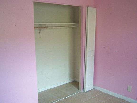 4th image of 813 S H Street