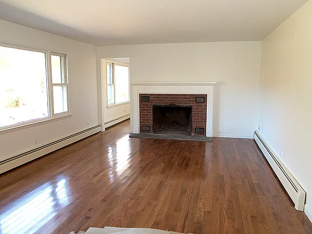 12 Hickory Ln — Photo 3