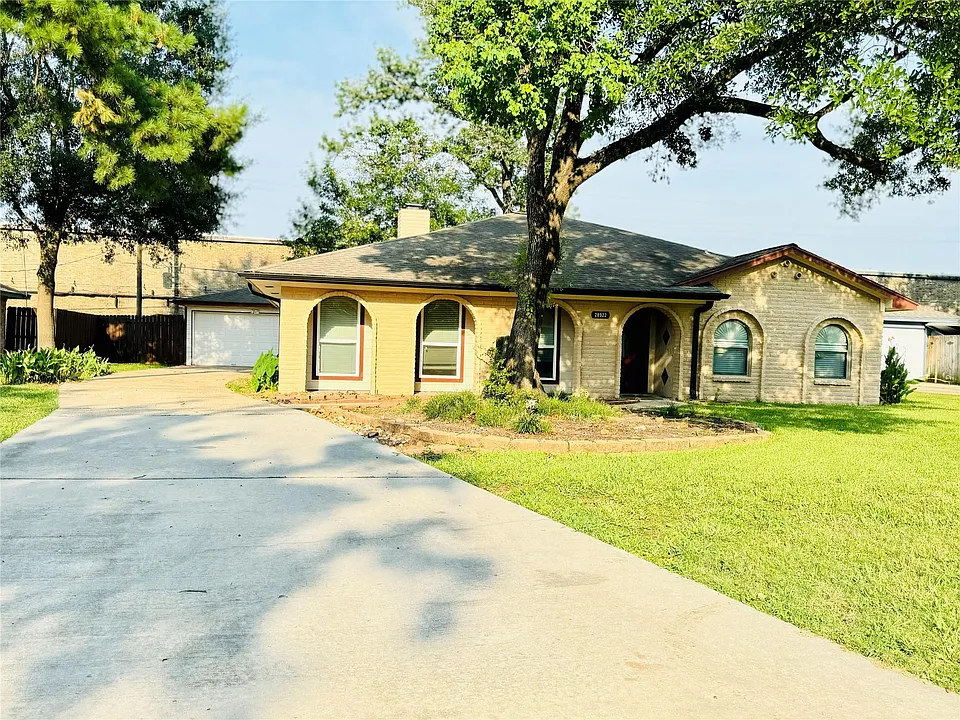 28922 Savannah Dr