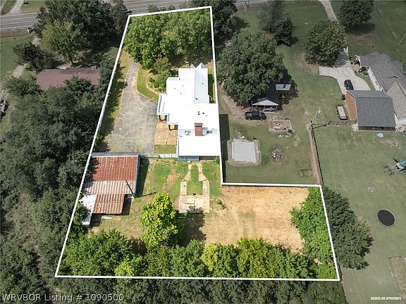 5th image of 2800 E Walnut St