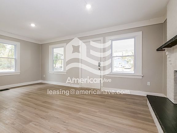 1227382_004_wm_-_living_room_13270645.jpg