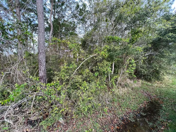 823 Faith St, Waveland, MS 39576