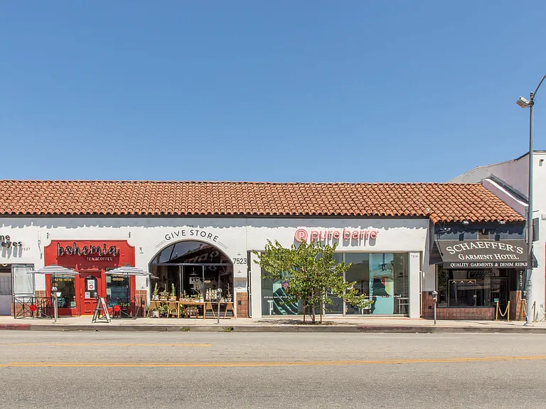 Discover new restaurants, shopping and fitness studios along Sunset Boulevard.