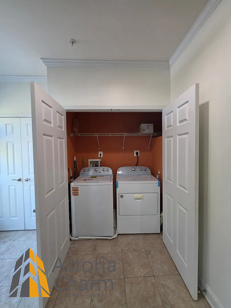 809 McHenry St - 809 McHenry St — Photo 4
