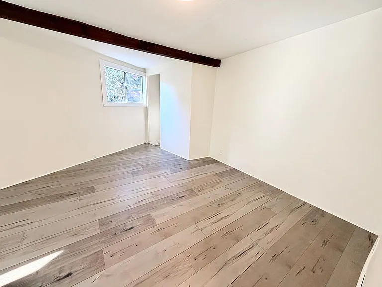 345 Crane Blvd — Photo 16