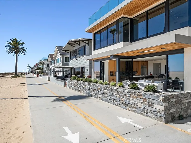800 W Oceanfront — Photo 2