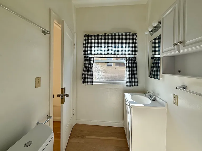 105 S Commonwealth Ave #4 — Photo 7