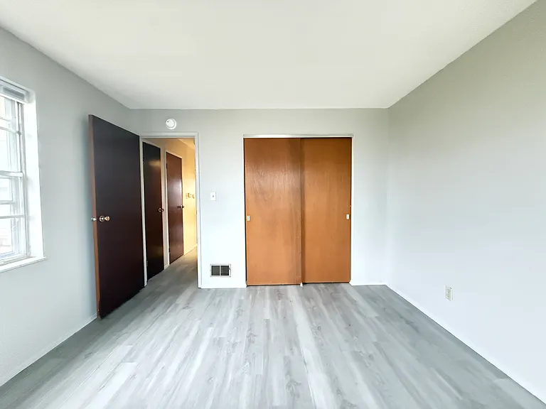 18 Regency Ct #18 — Photo 7